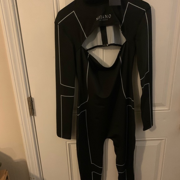 Milano Di Rouge Suit - Picture 6 of 6